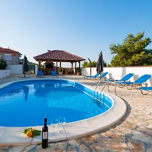 Lavender With Pool And Wellness Villa